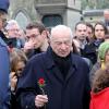 Le sociologue et philosophe Edgar Morin au cimetière Montparnasse pour l'inhumation de Stéphane Hessel à Paris le 7 mars 2013.