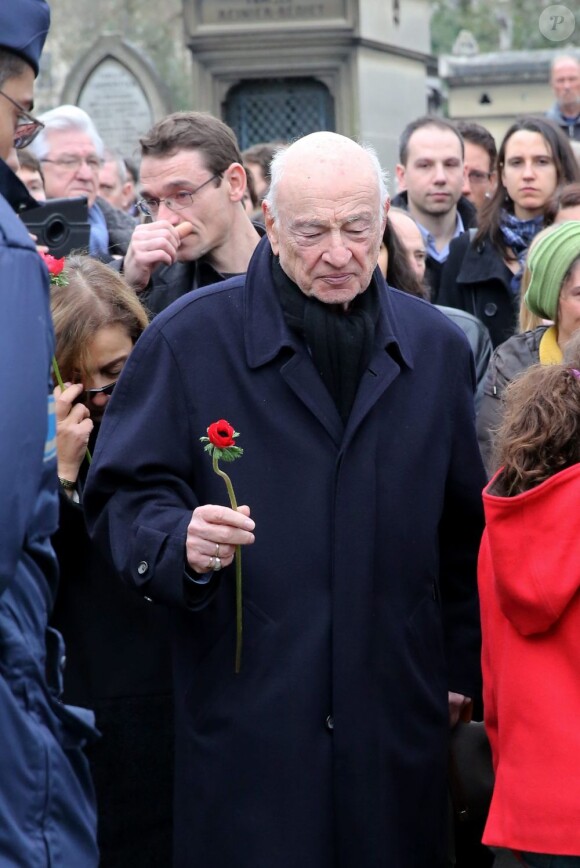 Le sociologue et philosophe Edgar Morin au cimetière Montparnasse pour l'inhumation de Stéphane Hessel à Paris le 7 mars 2013.