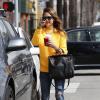 Jessica Alba se trompe de véhicule à la sortie de son café là Santa Monica le 7 mars 2013