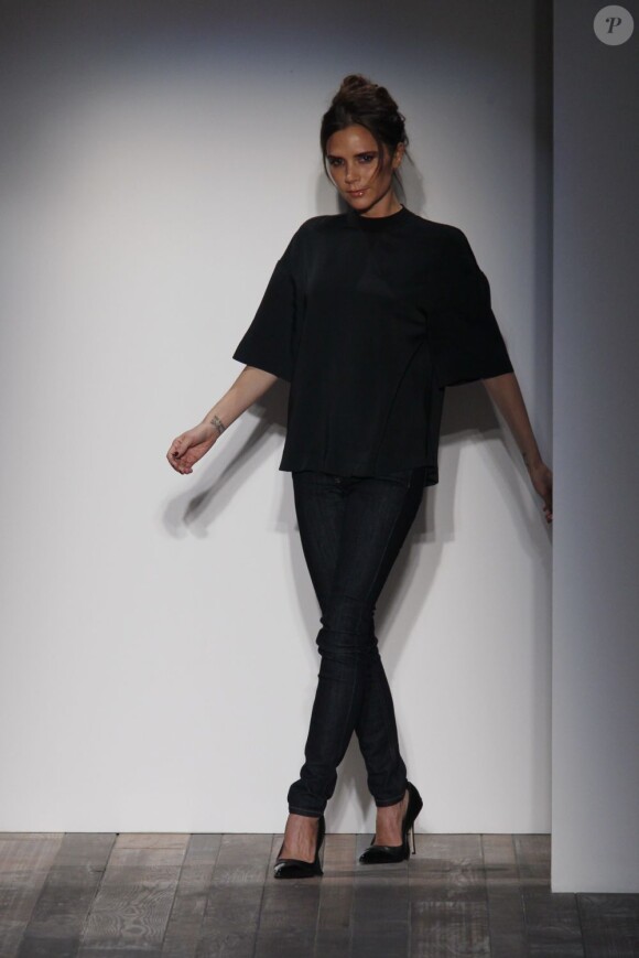 Victoria Beckham à la fin de son défilé automne-hiver 2013 à la fashion Week de New York, le 10 février 2013.