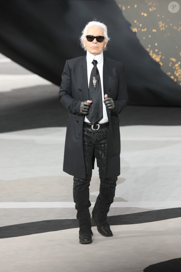Karl Lagerfeld lors de son défilé prêt-à-porter automne-hiver 2013 à Paris, le 6 mars 2013.