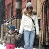 Sarah Jessica Parker a emmené ses jumelles Marion et Tabitha à l'école sous la neige, à New York, le 8 mars 2013.