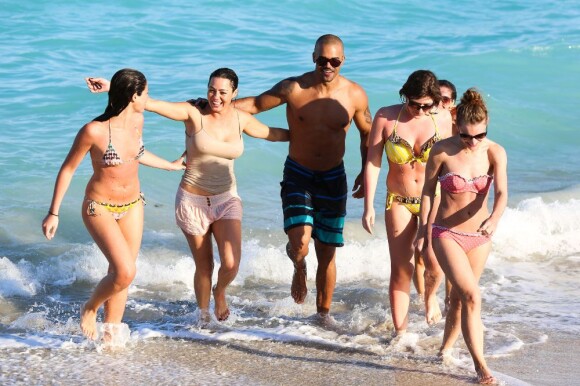 Shemar Moore s'amuse sur la plage à Miami, le 8 mars 2013.