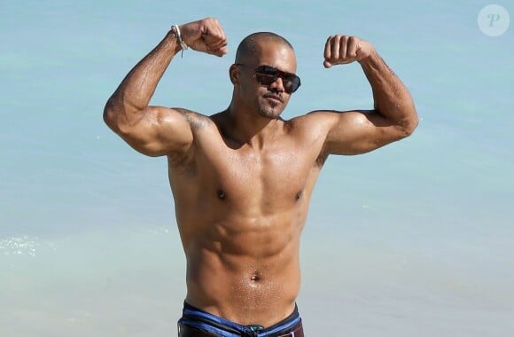 L'acteur Shemar Moore passe du bon temps sur la plage à Miami, le 8 mars 2013.