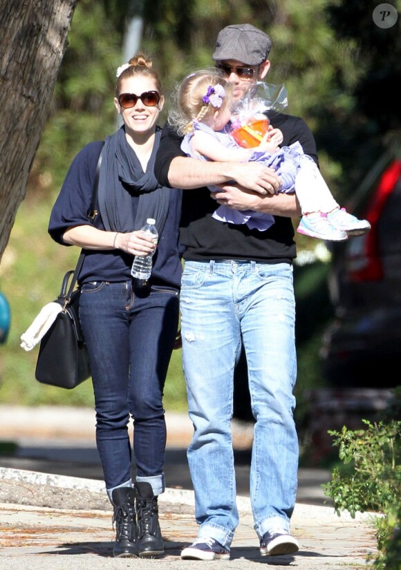 Amy Adams, son fiancé Darren Le Gallo et leur fille Aviana sont allés faire du shopping dans un magasin de jouets à Beverly Hills. Le 9 mars 2013.