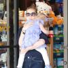 Amy Adams, son fiancé Darren Le Gallo et leur adorable fille Aviana sont allés faire du shopping dans un magasin de jouets à Beverly Hills. Le 9 mars 2013.