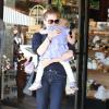 Amy Adams, son fiancé Darren Le Gallo et leur fille Aviana sont allés faire du shopping dans un magasin de jouets à Beverly Hills. Le 9 mars 2013.