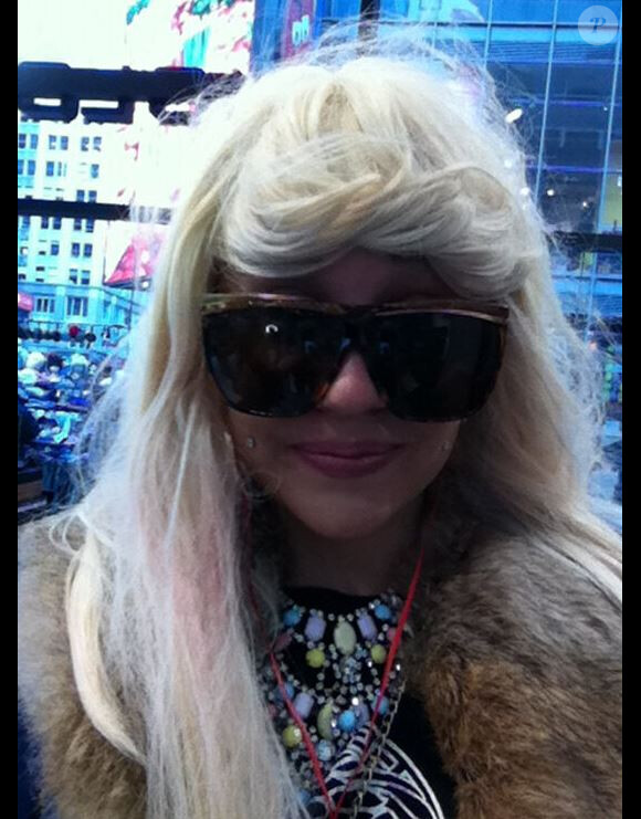 Amanda Bynes s'amuse comme une folle à se déguiser et à poster les photos sur son compte Twitter. Le 15 février 2013.