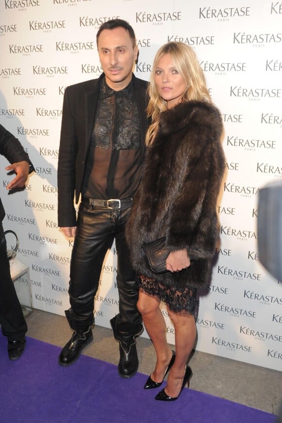 Kate Moss, accompagnée de Luigi Murenu, assiste à la soirée Kérastase Paris au One Mayfair. Londres, le 11 mars 2013.