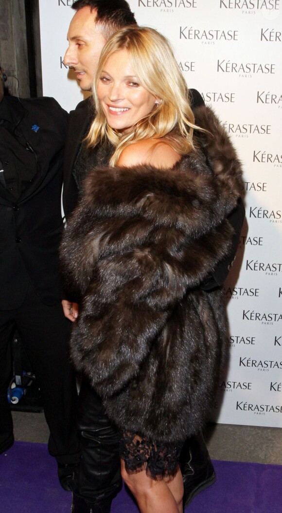 Kate Moss et le coiffeur Luigi Murenu assistent à la soirée Kérastase Paris au One Mayfair. Londres, le 11 mars 2013.