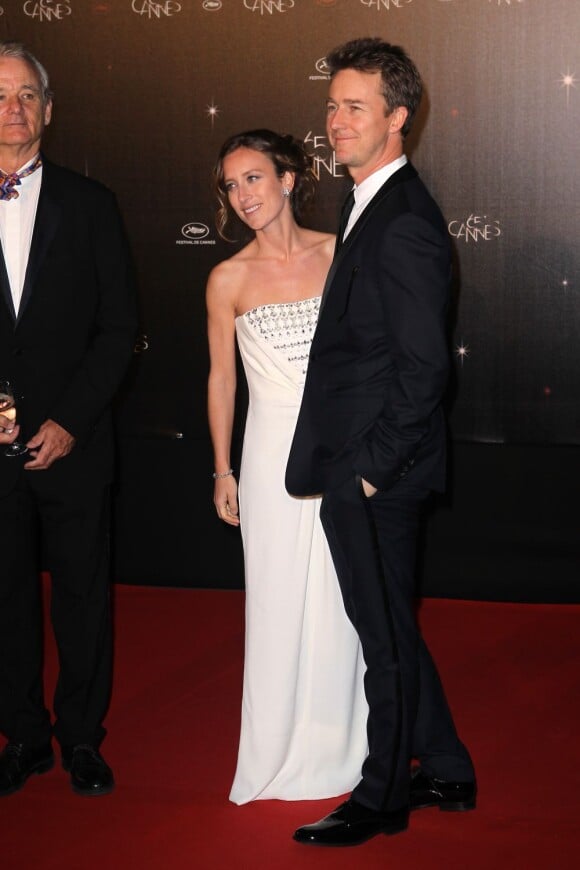 Shauna Robertson et Edward Norton, fiancés et bientôt parents, lors du Festival de Cannes 2012 pour la cérémonie d'ouverture et la présentation de Moonrise Kingdom, le 16 mai.