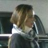 Exclusif - Miranda Kerr blessée après un accident de voiture, porte une minerve sous une écharpe. Los Angeles, le 12 mars 2013.