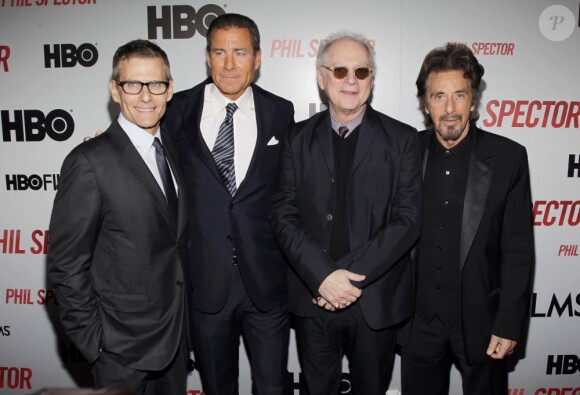 Le président de HBO Michael Lombardo, accompagné du CEO de la chaîne Richard Plepler, le produteur Barry Levinson et Al Pacino lors de la première du film Phil Spector au Time Warner Center, New York, le 13 mars 2013.