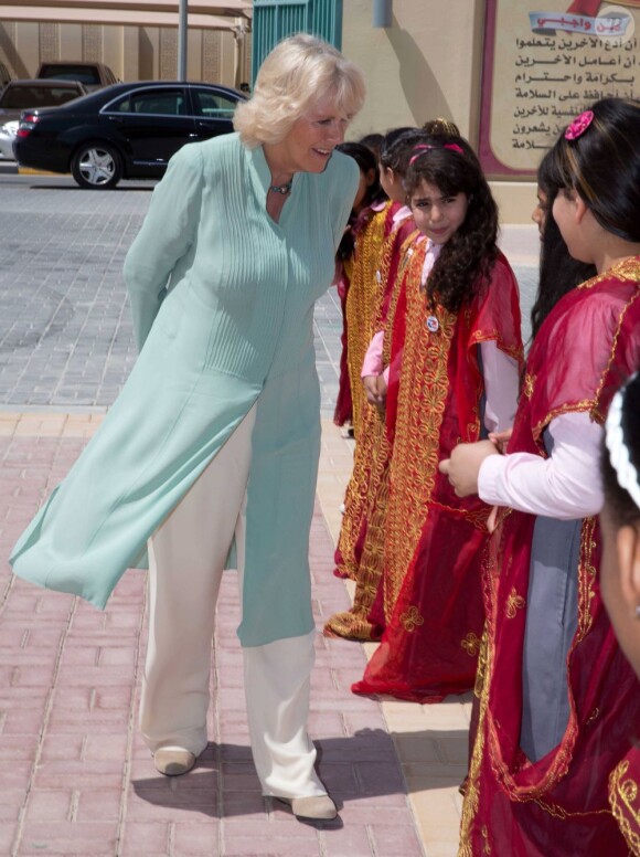 La duchesse de Cornouailles, Camilla Parker Bowles, a visité une école de filles durant sa visite à Doha, capitale du Qatar, le 14 mars 2013.