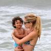Doutzen Kroes en 2012 passe des vacances à Miami avec son fils Phyllon et son mari Sunnery James