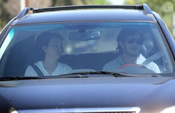 Leighton Meester et Adam Brody en voiture à Beverly Hills, le 16 mars 2013.