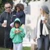 Heidi Klum, accompagnée de son petit ami Martin Kirsten, se promène avec ses enfants Henry et Lou, le 17 mars 2013. Henry a mis du vernis vert sur ses ongles.