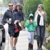 Heidi Klum, accompagnée de son petit ami Martin Kirsten, se promène avec ses enfants Henry et Lou, le 17 mars 2013. Henry a mis du vernis vert sur ses ongles.