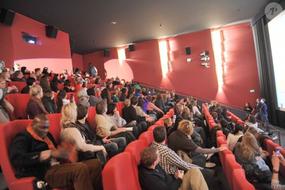 Omar Sy arrive dans la salle de la première du film De l'autre côté du périph à Berlin le 17 mars 2013.