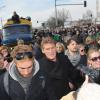 L'acteur et chanteur David Hasselhoff manifeste contre la démolition de ce qui reste du mur de Berlin, le 17 mars 2013.