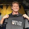 L'acteur et chanteur David Hasselhoff manifeste contre la démolition de ce qui reste du mur de Berlin, le 17 mars 2013.