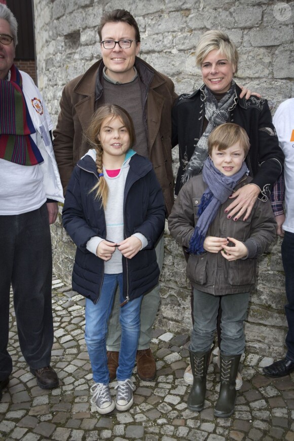 Le prince Constantijn des Pays-Bas, la princesse Laurentien et leurs deux grands enfants la comtesse Eloise et le comte Claus-Casimir ont contribué le 16 mars 2013 au ménage de printemps du Musée Porte des Prisonniers à La Haye, dans le cadre de la 9e Journée du bénévolat (NL Doet).