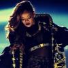 Rihanna, sublime dans sa veste haute couture Givenchy lors de son concert à Toronto. Le 18 mars 2013.