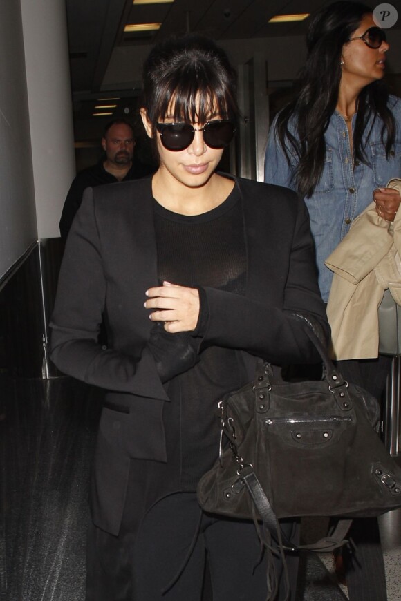 Kim Kardashian arrive à l'aéroport de Los Angeles en provenance d'Atlanta. Le 17 mars 2013.
