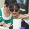 Kim Kardashian s'offre un soin complet avec manicure, pédicure et massage au Beverly Hills Nail Design à Beverly Hills. Le 15 mars 2013.