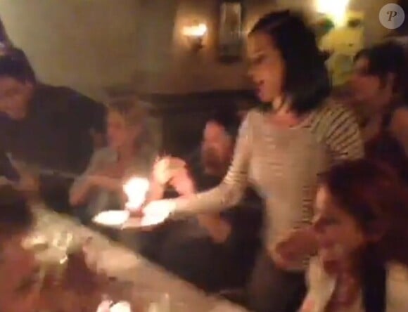 Katy Perry a fait la fête avec Kristen Stewart et Robert Pattinson, le mercredi 20 mars au soir.