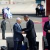 Le président Barack Obama arrive à l'aéroport Ben Gourion à Tel Aviv, où il est accueilli par le président Shimon Pérès et le premier ministre Benjamin Netanyahu, le 20 mars 2013.