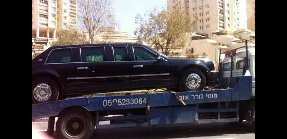 La fameuse limousine appelée The Beast, de Barack Obama, part en réparation, le 20 mars 2013. Le président est en visite en  Israël.
