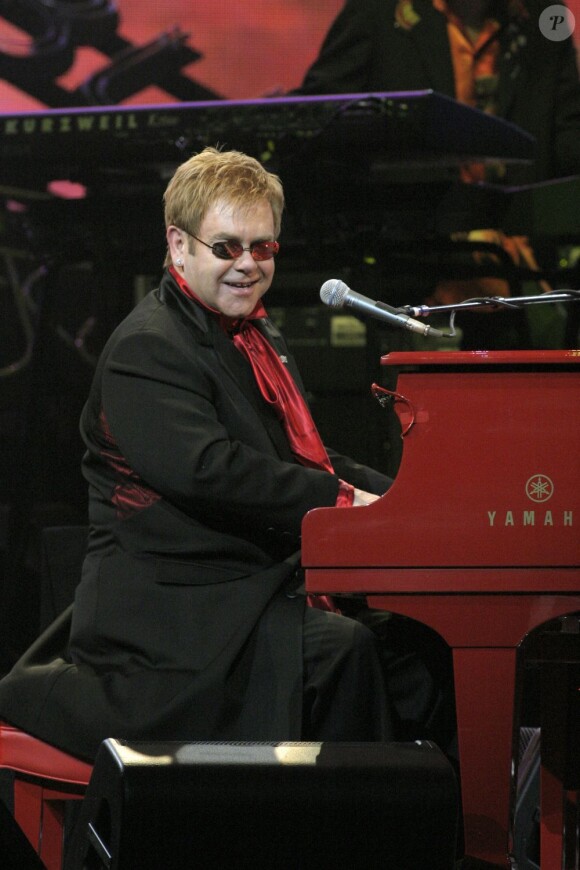 Elton John au Colosseum du Caesars Palace à Las Vegas, le 13 février 2004.
