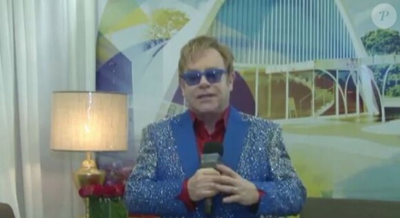 Elton John souhaite un bel anniversaire à la salle de spectacle du Colosseum de Las Vegas, qui a 10 ans ce mois de mars 2013.