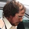 Christian Bale arrive sur le tournage du nouveau film de David O. Russell dans la ville de Natick (État du Massachussets). Le 21 mars 2013.