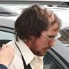 Christian Bale arrive sur le tournage du nouveau film de David O. Russell dans la ville de Natick (État du Massachussets). Le 21 mars 2013.