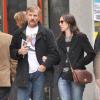 Viggo Mortensen et sa petite amie Ariadna Gil se promènent à Madrid le 21 mars 2013.