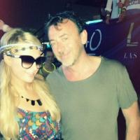 Paris Hilton : Fiesta avec River Viiperi, descente de police et retour au cinéma