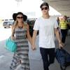 Paris Hilton et River Viiperi arrivent à l'aéroport de Los Angeles pour prendre un vol, le 20 mars 2013.