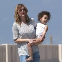 Ellen Pompeo : Plage et cerf-volant avec sa fille Stella et son mari