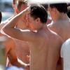 Patrick Schwarzenegger au bord d'une piscine avec des amis à Miami, le 23 mars 2013. Le jeune sait déjà quelle pose prendre afin de se mettre en valeur.