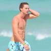 Patrick Schwarzenegger, 19 ans, se baigne avec des amis lors de ses vacances à Miami, le 24 mars 2013.