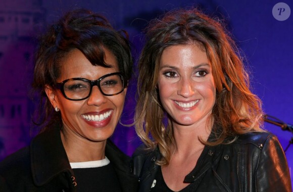 Audrey Pulvar et Caroline Ithurbide lors du showcase de la comédie musicale Les amants d'un jour avec les succès d'Édith Piaf à Bobino à Paris, le 25 mars 2013
