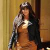 Kim Kardashian, enceinte, va dîner au restaurant avec une amie à New York, le 26 mars 2013.