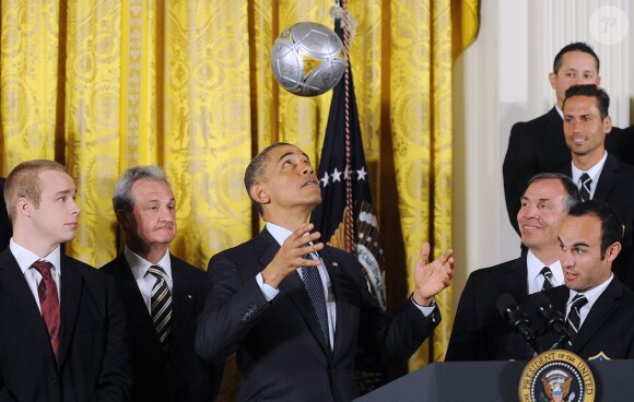 Barack Obama reçoit les Kings de Los Angeles et les L.A. Galaxy pour leurs titres de champion à la Maison-Blanche le 26 mars 2013.