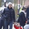 David Beckham se promène avec sa fille Harper Seven à Londres le 27 mars 2013.