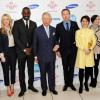 Le prince Charles pose avec Tinie Tempah, Laura Whitmore, Idris Elba, Damian Lewis, Helen McCrory, Victoria Pendleton, Sam Claflin et Kate Adie pour la grande soirée des Prince's Trust Awards, le 26 mars 2013 à l'Odeon Leicester Square, à Londres.
