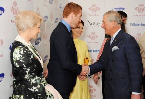 Le prince Charles salue Damian Lewis lors de la grande soirée des Prince's Trust Awards, le 26 mars 2013 à l'Odeon Leicester Square, à Londres.