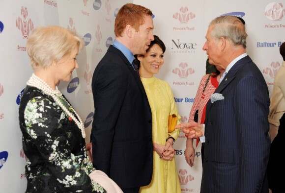 Le prince Charles salue Damian Lewis lors de la grande soirée des Prince's Trust Awards, le 26 mars 2013 à l'Odeon Leicester Square, à Londres.
