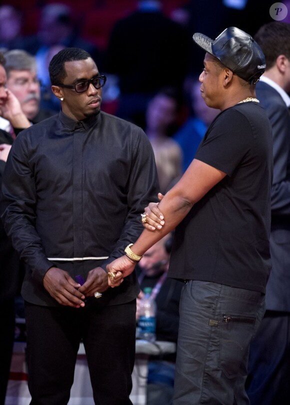 Photo : Diddy et Jay-Z en pleine discussion lors du NBA All-Star Game à  Houston, le 17 février 2013. - Purepeople